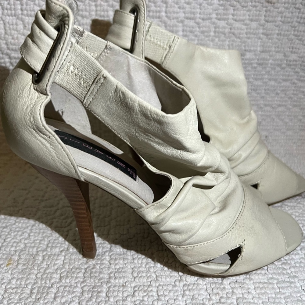 Steven By Steve Madden Cream Peep-Toe Heels